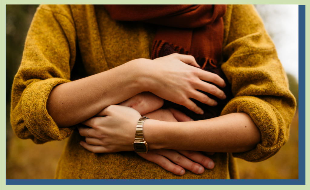 Bild auf dem ein Paar den Bauch der Frau umarmt, gefunden auf ichgebaere.com